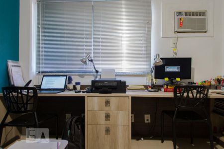 Apartamento à venda com 130m², 4 quartos e 2 vagasEscritório