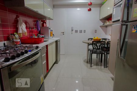 Apartamento à venda com 130m², 4 quartos e 2 vagasCozinha