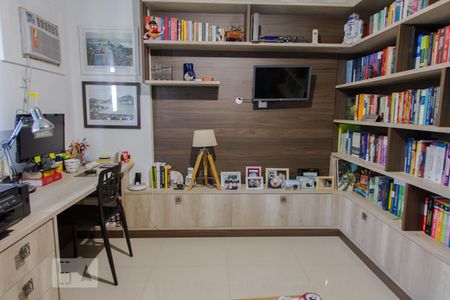 Apartamento à venda com 130m², 4 quartos e 2 vagasEscritório