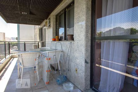 Apartamento à venda com 130m², 4 quartos e 2 vagasVaranda