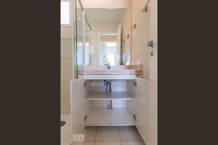 Apartamento para alugar com 72m², 3 quartos e sem vagaDetalhe do Banheiro do Corredor