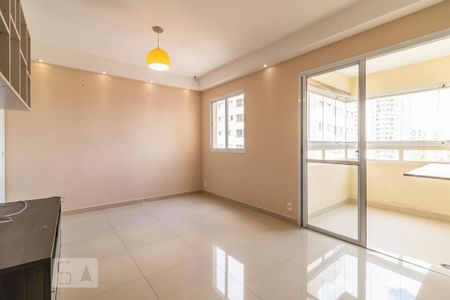 Sala de apartamento para alugar com 3 quartos, 72m² em Tamboré, Barueri