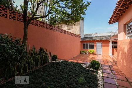 Casa à venda com 199m², 3 quartos e 4 vagas Casa à venda com 199m², 3 quartos e 4 vagasQuintal
