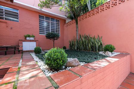 Casa à venda com 199m², 3 quartos e 4 vagas Casa à venda com 199m², 3 quartos e 4 vagasQuintal