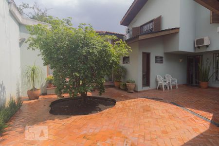 Casa à venda com 310m², 4 quartos e 5 vagasQuintal