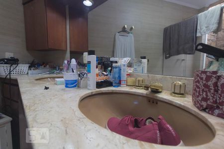 Casa à venda com 310m², 4 quartos e 5 vagasBanheiro - Quarto 4