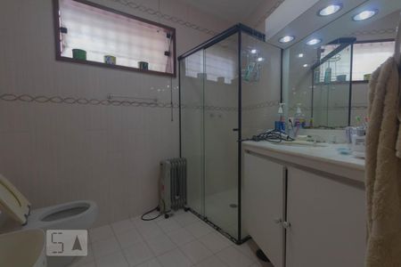 Casa à venda com 310m², 4 quartos e 5 vagasBanheiro - Quarto 1