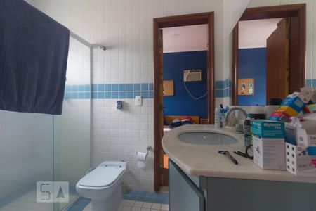 Casa à venda com 310m², 4 quartos e 5 vagasBanheiro - Quartos 2 e 3