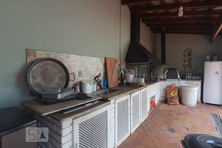 Casa à venda com 310m², 4 quartos e 5 vagasQuintal