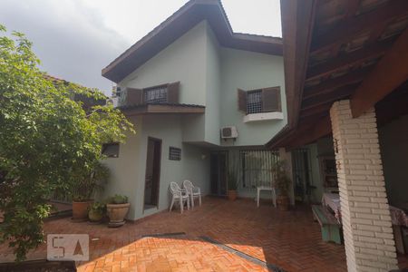 Casa à venda com 310m², 4 quartos e 5 vagasQuintal