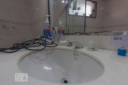 Casa à venda com 310m², 4 quartos e 5 vagasBanheiro - Quarto 1