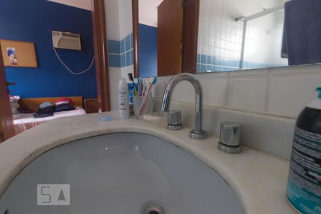 Casa à venda com 310m², 4 quartos e 5 vagasBanheiro - Quartos 2 e 3