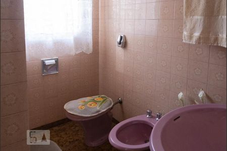 Casa à venda com 470m², 6 quartos e 8 vagas Casa à venda com 470m², 6 quartos e 8 vagasBanheiro