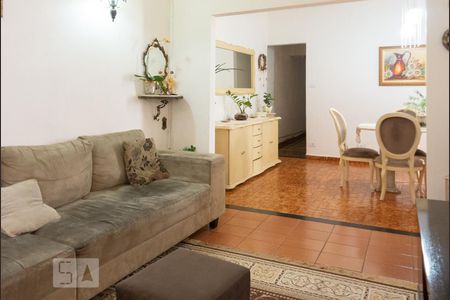 Casa à venda com 470m², 6 quartos e 8 vagas Casa à venda com 470m², 6 quartos e 8 vagasSala