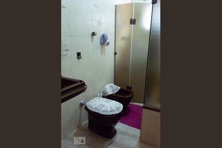 Casa à venda com 470m², 6 quartos e 8 vagas Casa à venda com 470m², 6 quartos e 8 vagasBanheiro Suite