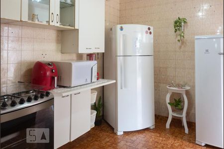 Casa à venda com 470m², 6 quartos e 8 vagas Casa à venda com 470m², 6 quartos e 8 vagasCozinha