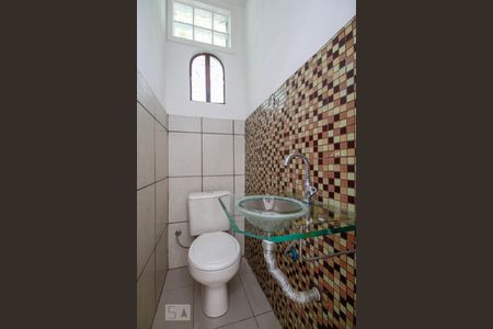 Casa à venda com 200m², 4 quartos e sem vagaLavabo