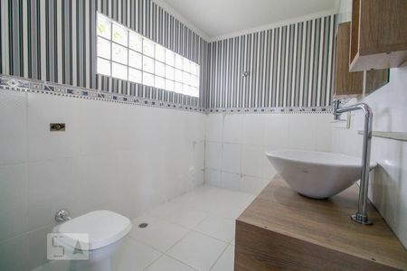 Casa à venda com 200m², 4 quartos e sem vagaBanheiro 