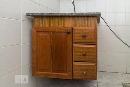 Apartamento à venda com 50m², 2 quartos e sem vaga Apartamento à venda com 50m², 2 quartos e sem vagaBanheiro da Suíte - Armários