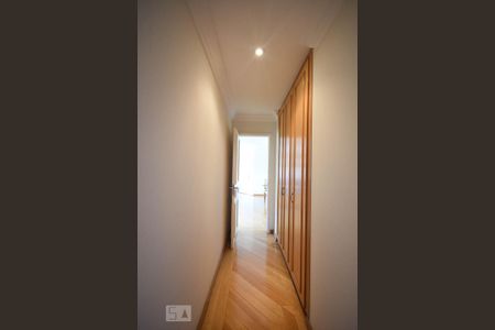 Corredor de apartamento para alugar com 3 quartos, 121m² em Real Parque, São Paulo