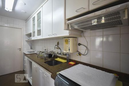 Cozinha de apartamento para alugar com 3 quartos, 121m² em Real Parque, São Paulo