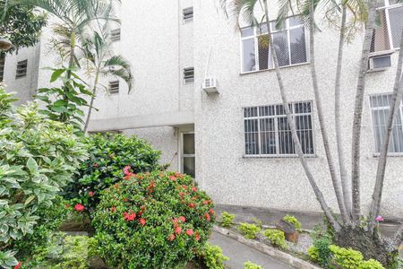 Apartamento para alugar com 76m², 2 quartos e sem vagaFachada