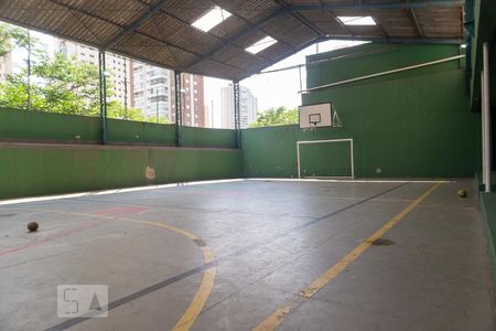 Apartamento para alugar com 253m², 4 quartos e 4 vagas Apartamento para alugar com 253m², 4 quartos e 4 vagasÁrea comum - Quadra poliesportiva