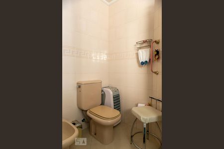 Apartamento para alugar com 253m², 4 quartos e 4 vagas Apartamento para alugar com 253m², 4 quartos e 4 vagasBanheiro da Suíte 1