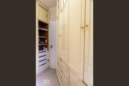 Apartamento para alugar com 253m², 4 quartos e 4 vagas Apartamento para alugar com 253m², 4 quartos e 4 vagasCloset da suíte