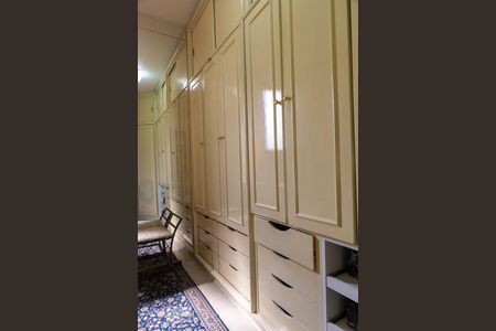 Apartamento para alugar com 253m², 4 quartos e 4 vagas Apartamento para alugar com 253m², 4 quartos e 4 vagasCloset da suíte