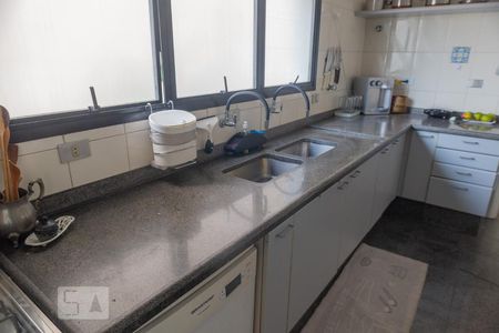 Apartamento para alugar com 253m², 4 quartos e 4 vagas Apartamento para alugar com 253m², 4 quartos e 4 vagasCozinha
