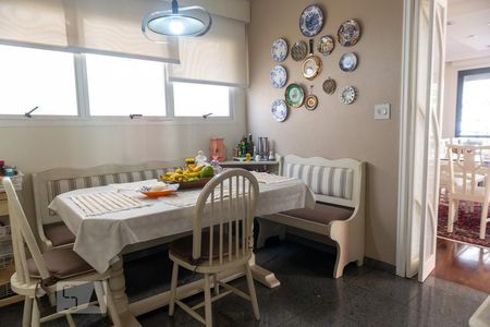 Apartamento para alugar com 253m², 4 quartos e 4 vagas Apartamento para alugar com 253m², 4 quartos e 4 vagasSala de Almoço