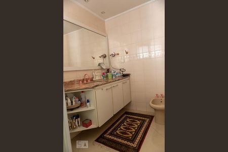 Apartamento para alugar com 253m², 4 quartos e 4 vagas Apartamento para alugar com 253m², 4 quartos e 4 vagasBanheiro da Suíte 1