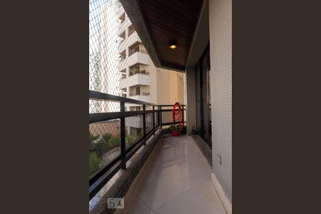 Apartamento para alugar com 253m², 4 quartos e 4 vagas Apartamento para alugar com 253m², 4 quartos e 4 vagasVaranda da Sala