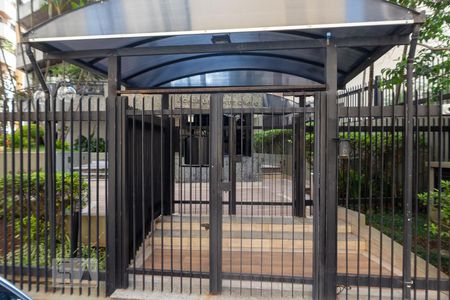 Apartamento para alugar com 253m², 4 quartos e 4 vagas Apartamento para alugar com 253m², 4 quartos e 4 vagasFachada do Condomínio