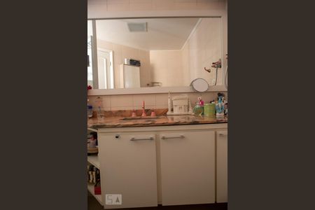 Apartamento para alugar com 253m², 4 quartos e 4 vagas Apartamento para alugar com 253m², 4 quartos e 4 vagasBanheiro da Suíte 1