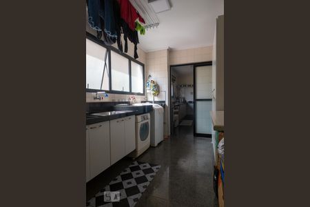 Apartamento para alugar com 253m², 4 quartos e 4 vagas Apartamento para alugar com 253m², 4 quartos e 4 vagasÁrea de serviço