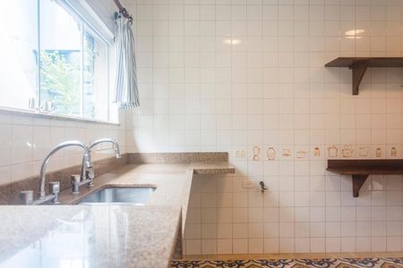 Casa para alugar com 244m², 3 quartos e 2 vagasCozinha