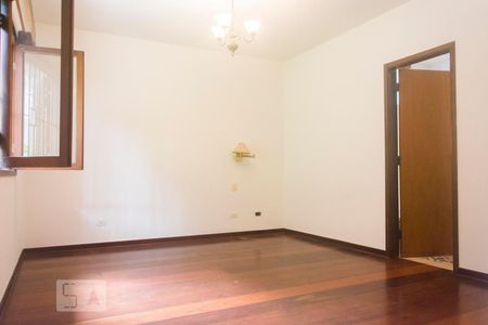 Casa para alugar com 244m², 3 quartos e 2 vagasSuite