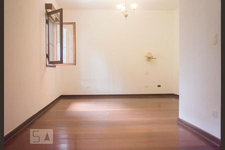 Casa para alugar com 244m², 3 quartos e 2 vagasSuite