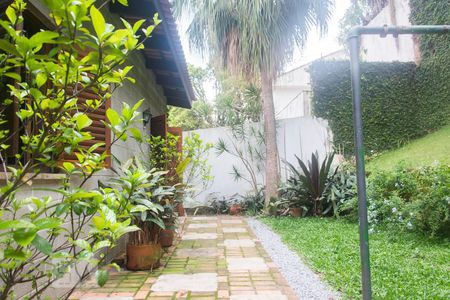 Casa para alugar com 244m², 3 quartos e 2 vagasJardim fundos