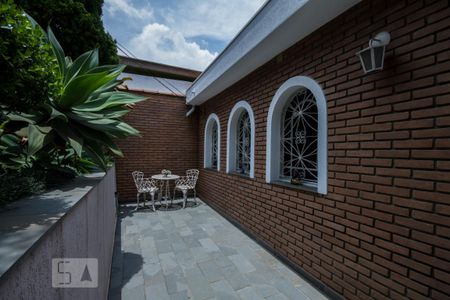 Casa para alugar com 150m², 3 quartos e 3 vagas Casa para alugar com 150m², 3 quartos e 3 vagasFachada