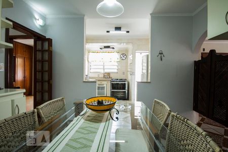 Casa para alugar com 150m², 3 quartos e 3 vagas Casa para alugar com 150m², 3 quartos e 3 vagasCozinha