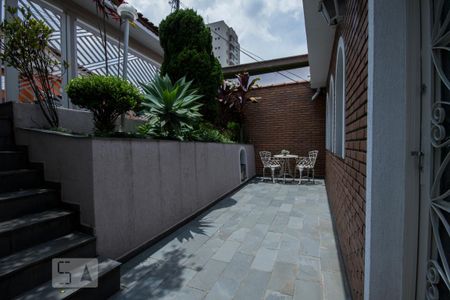 Casa para alugar com 150m², 3 quartos e 3 vagas Casa para alugar com 150m², 3 quartos e 3 vagasFachada