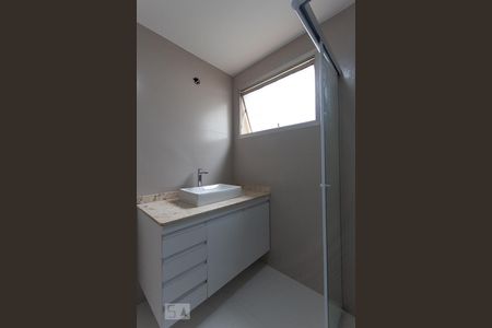 Banheiro de apartamento à venda com 3 quartos, 100m² em Real Parque, São Paulo