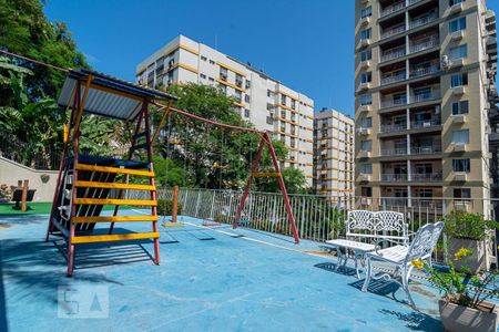 Apartamento à venda com 67m², 2 quartos e 1 vaga Apartamento à venda com 67m², 2 quartos e 1 vagaÁrea comum - Piscina