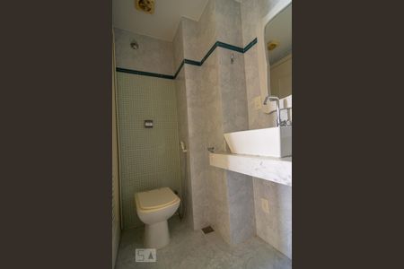 Apartamento à venda com 67m², 2 quartos e 1 vaga Apartamento à venda com 67m², 2 quartos e 1 vagaBanheiro Social