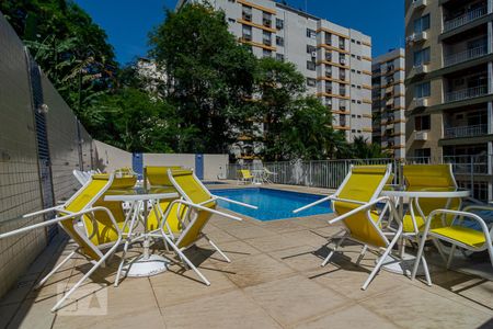 Apartamento à venda com 67m², 2 quartos e 1 vaga Apartamento à venda com 67m², 2 quartos e 1 vagaÁrea comum - Piscina