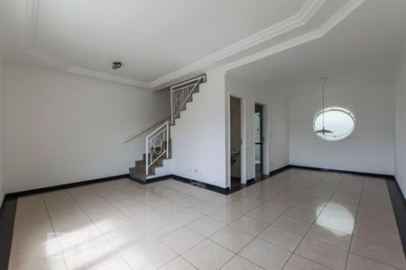 Casa de condomínio para alugar com 165m², 3 quartos e 2 vagasSala