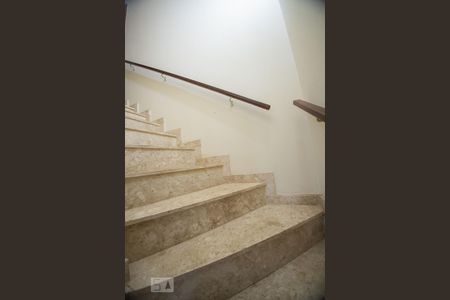 escada de casa de condomínio à venda com 2 quartos, 62m² em Vila Maria Eugênia, Campinas